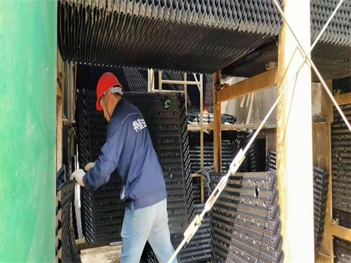 封閉式冷卻塔怎么采取節能措施？